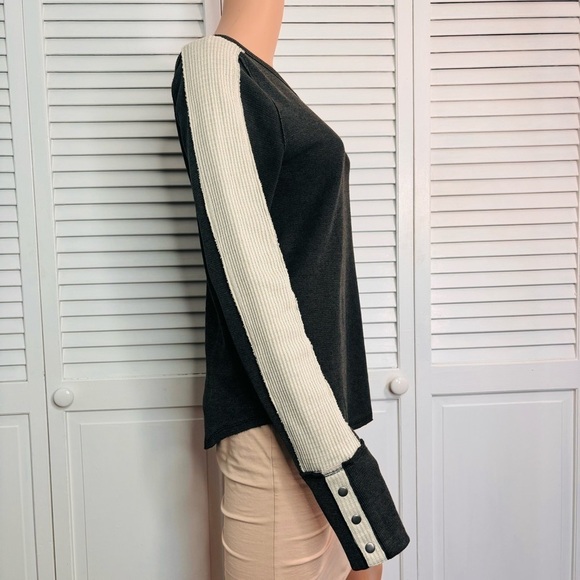 2/$25 WE THE FREE Waffle Knit Gray Long Sleeve Thermal Size Large - Picture 3 of 8